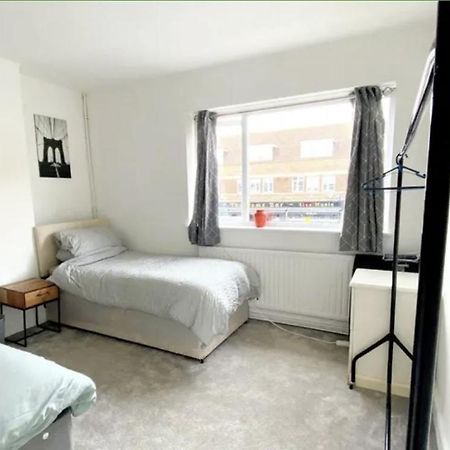 4 Bedroom Property Close To The Harry Potter Studio And Watford Junction Exterior photo