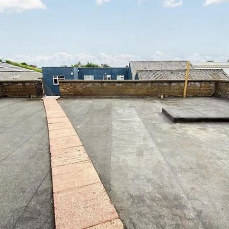 4 Bedroom Property Close To The Harry Potter Studio And Watford Junction Exterior photo